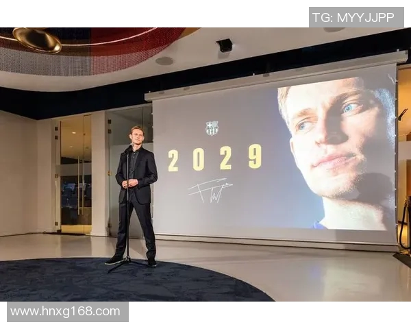 足球球星气质自拍展现独特魅力与自信风采 传递运动员的力量与优雅